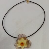 水仙メタルフラワーネックレス